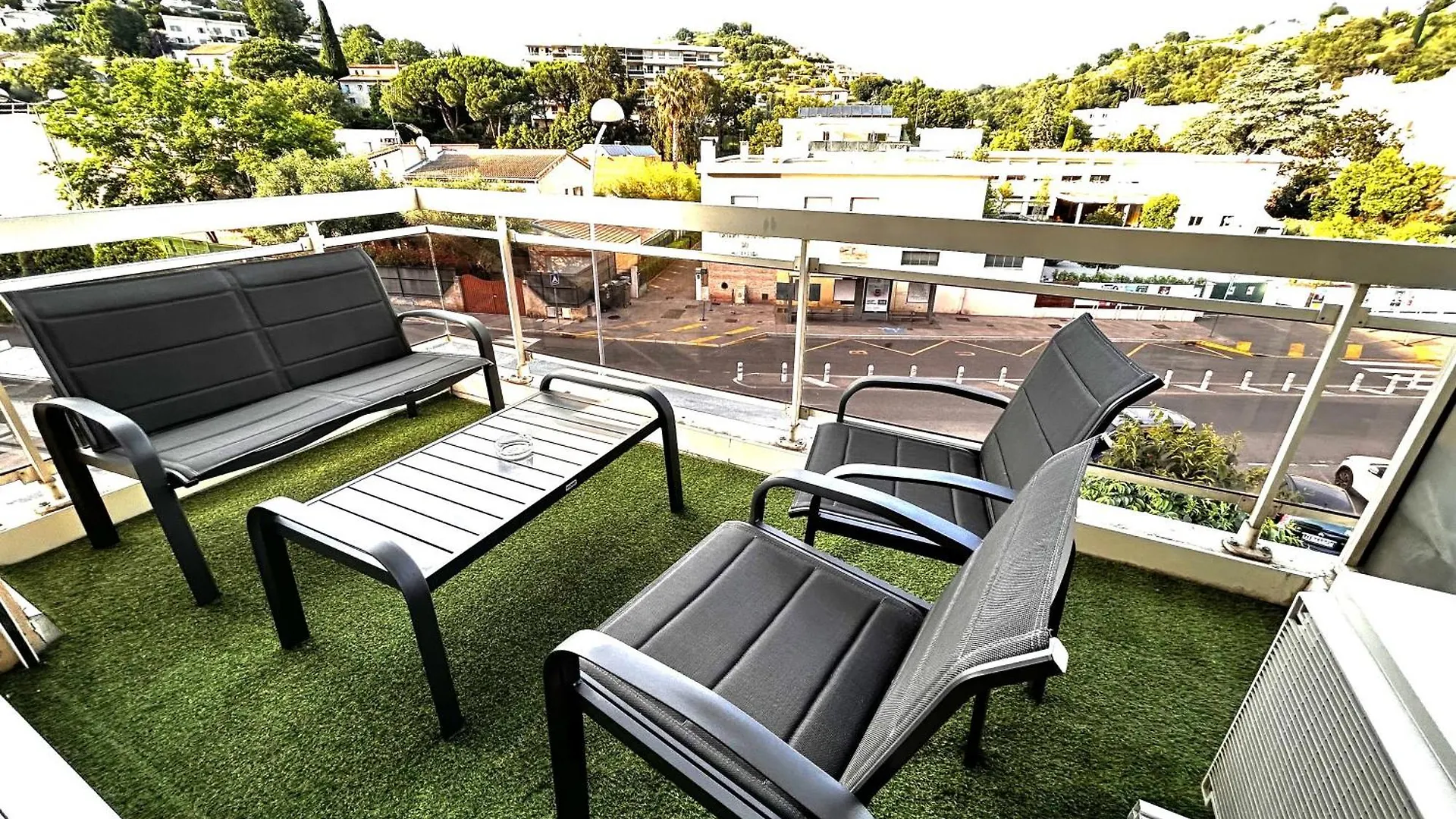 Superbe Studio Climatise Avec Terrasse Proche Mer Cagnes-sur-Mer France