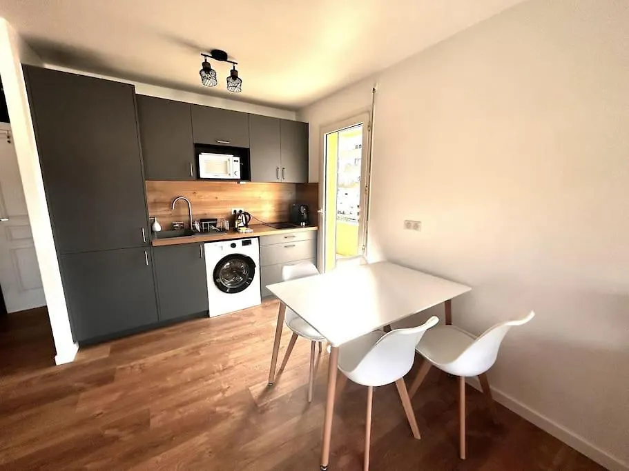 Superbe Studio Climatise Avec Terrasse Proche Mer Cagnes-sur-Mer